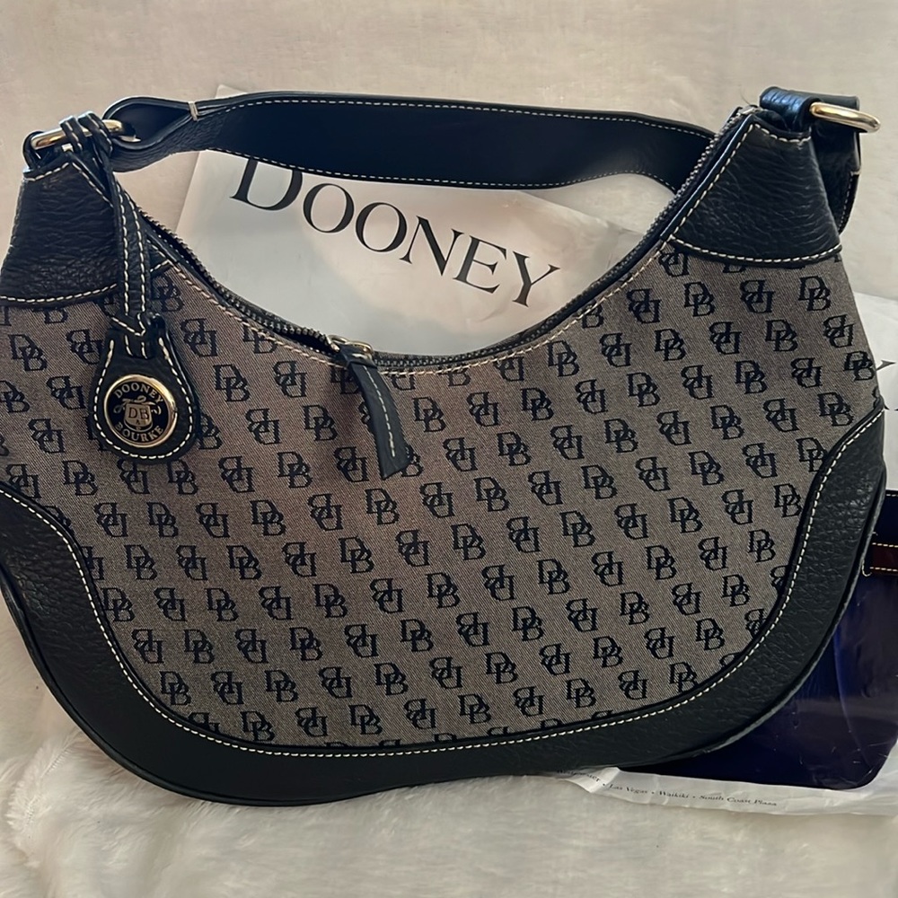 🔥Dooney & Bourke - Picture 1 of 16